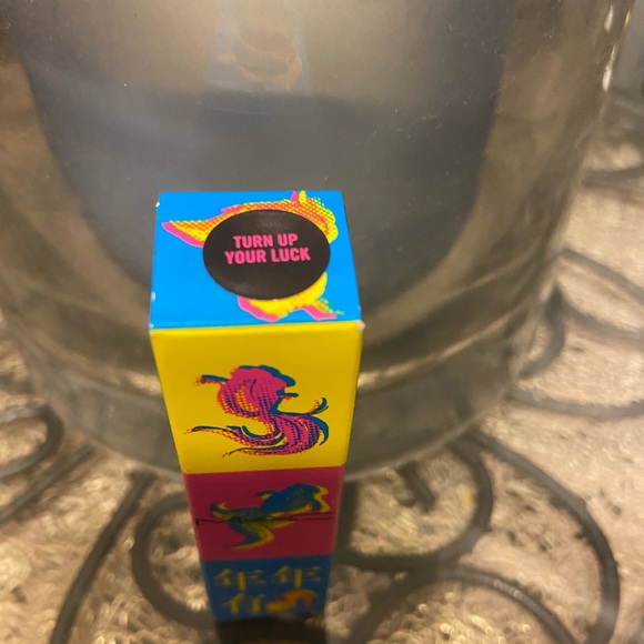 MAC Turn up Your Luck - Picture 3 of 5